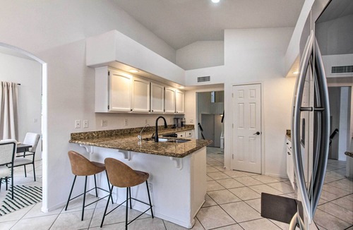 Chandler Cottage | Putting Green! Desert Group Getaway in Chandler