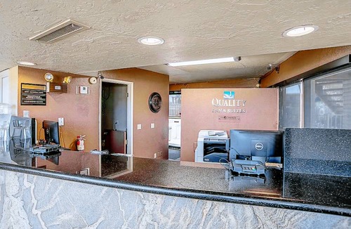 Youngtown Hotel | Quality Inn & Suites Phoenix NW - Sun City