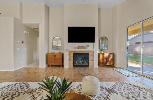 Villages At Queen Creek House | Queen Creek Home with King Beds and Filtered Showers