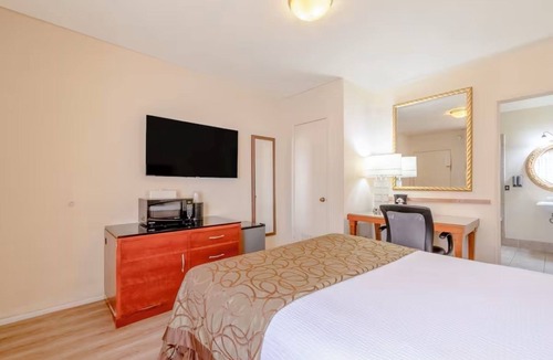 Yuma Townsite Hotel | Queen Retreat | Minutes to Gateway Park & Trails | Pool & Fitness Center Onsite