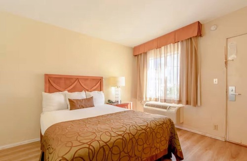 Yuma Townsite Hotel | Queen Retreat | Minutes to Gateway Park & Trails | Pool & Fitness Center Onsite