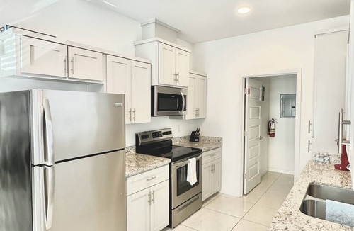 Pharr Apartment | Queen size bed, gated and modern apt. Excellent location
