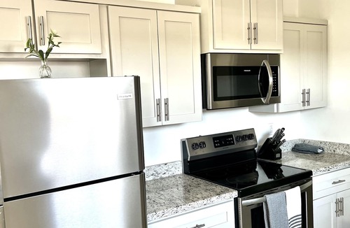 Pharr Apartment | Queen size bed, gated and modern apt. Excellent location