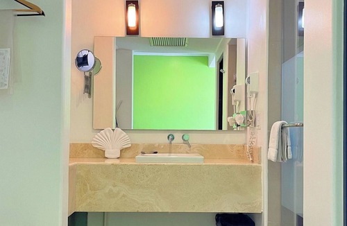 Centro Hotel | Quick & Comfortable: 2 Spacious Suites Perfect for Friends or Families