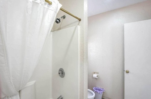 Yuma Hotel | Quiet Affordable Stay with Convenient Location Close to Local Hotspots