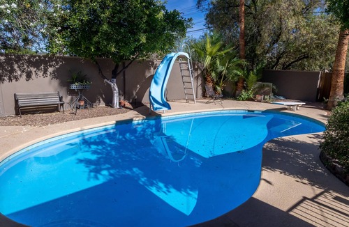 Tucson House | Quiet & Cozy Large home with big backyard & Pool