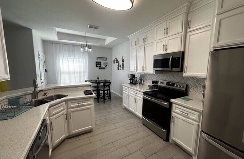 Brownsville House | Quiet Cozy Spacious Home Private Pool