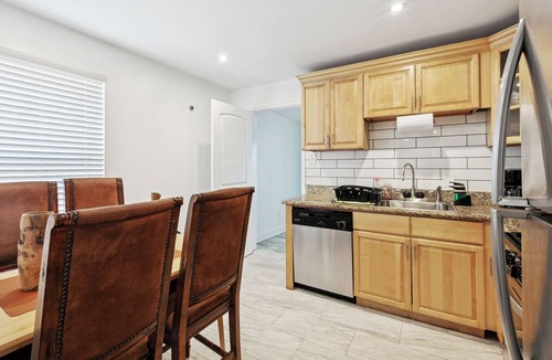 Broadmoor Apartment | Quiet Non-Smoking 2-bedroom apartment in superb New Orleans with AC