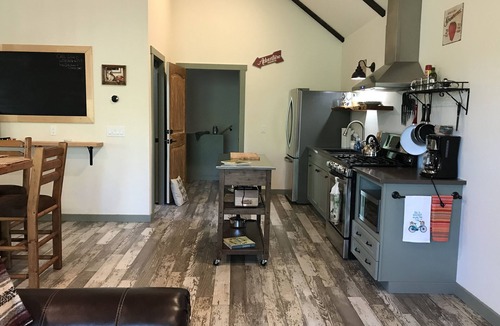 Strawberry Apartment | Quiet, Private,Treehouse Feel. Cozy up at Emma’s Loft in beautiful Strawberry Az