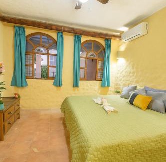 Zihuatanejo House | Quinta del Aguila - Beachfront Family Villa & Private Pool