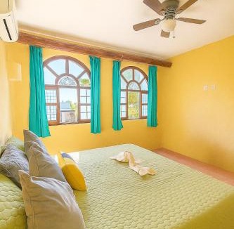 Zihuatanejo House | Quinta del Aguila - Beachfront Family Villa & Private Pool