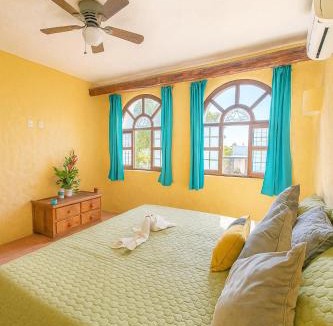 Zihuatanejo House | Quinta del Aguila - Beachfront Family Villa & Private Pool