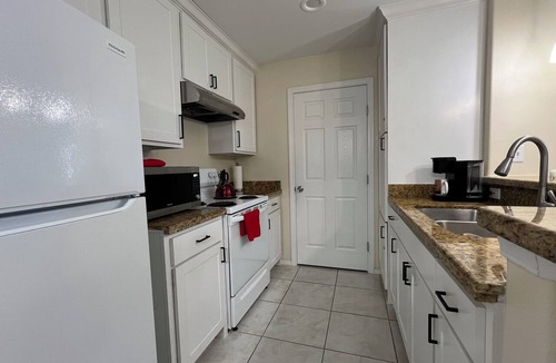 Brownsville House | Quite 3 Br home near SPACE X -SPI & Airport.work space -sleeps 6.