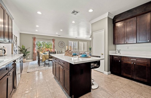 Eastvale Villa | Rare Oversized Home/7BR 5BA/2 Kits 3LR/12Beds/4Tvs/Near Ontario Airport
