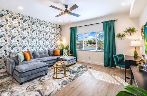 Camelback East House | Rare Side-by-Side Dual Townhome Retreat 6BR- King Beds, Pool, Free Parking, Near Old Town and Airport