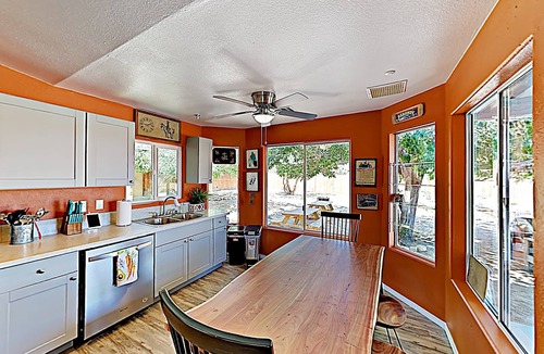 Pioneertown House | Rawhide Ranch -Walk to Pappy & Harriets w/Hot Tub!