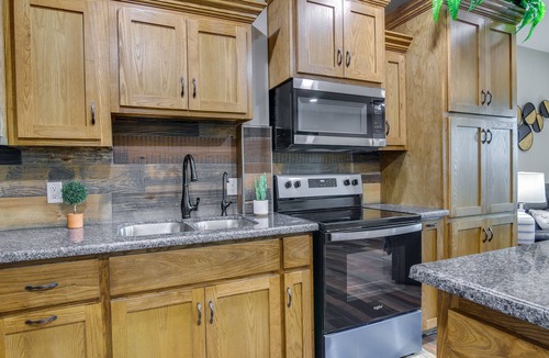 Lasara Apartment | Raymondville Apartment w/Patio: Near Lakes!