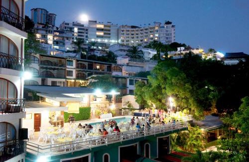 Lomas de Costa Azul Hotel | Real Bananas All Inclusive