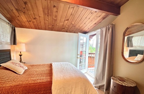 Lodge Hill House | Recently Refurbished! The Redwood Hearts Cottage in Cambria