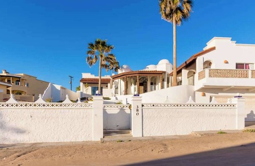 Las Conchas House | Recently Renovated Oceanview Home Casa Hebe