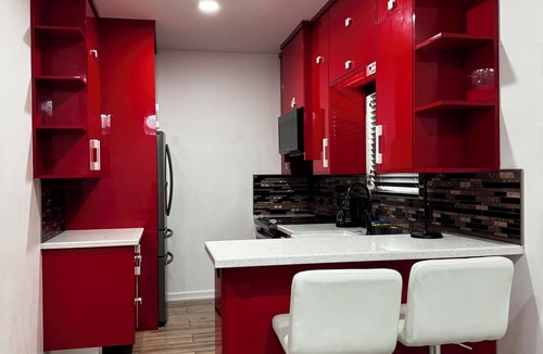 Mission House | Red luxe home -king suite, jacuzzi. outdoor lounge