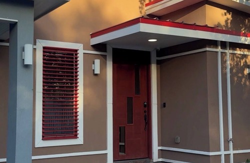 Mission House | Red luxe home -king suite, jacuzzi. outdoor lounge