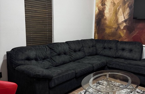 Mission House | Red luxe home -king suite, jacuzzi. outdoor lounge