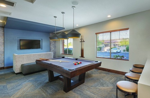 South Scottsdale Resort | Red rocks, mountain preserves and golf courses!