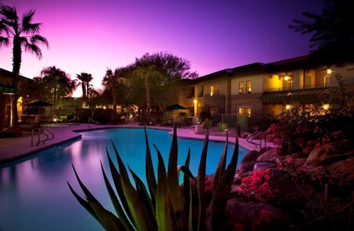 South Scottsdale Resort | Red rocks, mountain preserves and golf courses!