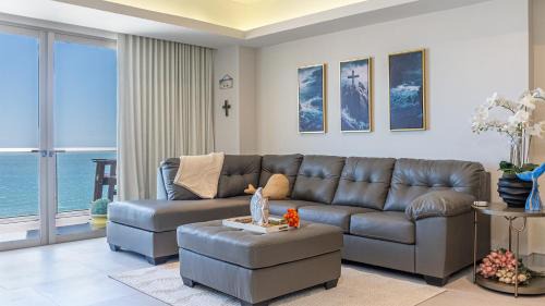 Bella Vista House | Refined Beach Escape Featuring Striking Beachfront Views