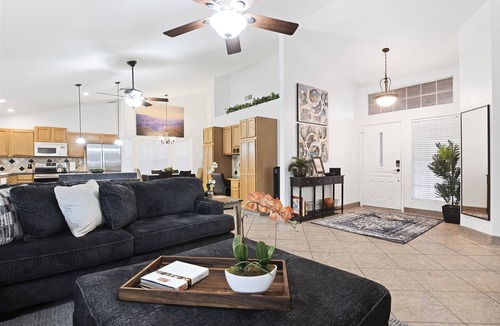 Mesa House | Refreshing Pool - Hot Tub - Putting Green - Massage Chairs - More!