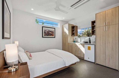 Camelback East Apartment | Refreshing Studio Apartment - 80 Walkscore!