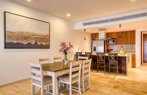 San Jose del Cabo Apartment | Relax and unwind: your oasis with pool and jacuzzi