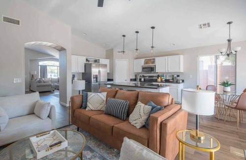 Peoria House | Relax and Unwind GatedPool Sleeps9 Family Fave
