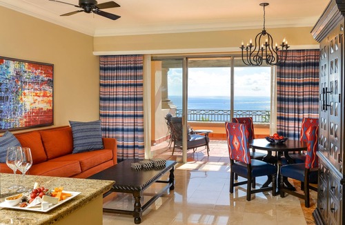 Paraiso Escondido Hotel | Relax in a 1-bedroom Luxury Suite @ PB Sunset Beach in Cabo San Lucas! Sleeps 6!