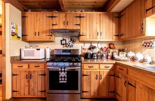 Big Bear Lake Cabin | Relax in Style: Cabin with Hot Tub in Scenic Big Bear Lake, California