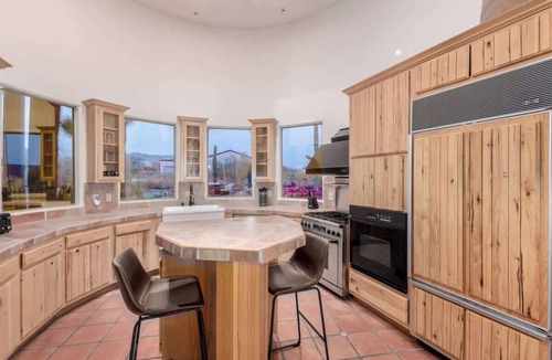 County Island House | Relaxing 3BR Haven w/Pool & BBQ for Family Time