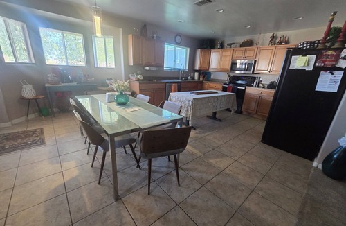 Peoria House | Relaxing country style home with spacious backyard in a quiet neighborhood.