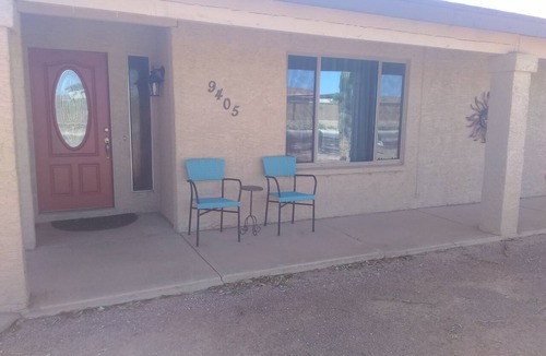 Peoria House | Relaxing country style home with spacious backyard in a quiet neighborhood.