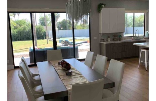 Arcadia House | Relaxing family neighborhood in multi million dollar home