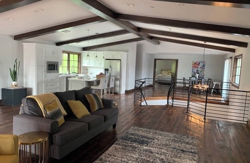 Arcadia House | Relaxing family neighborhood in multi million dollar home