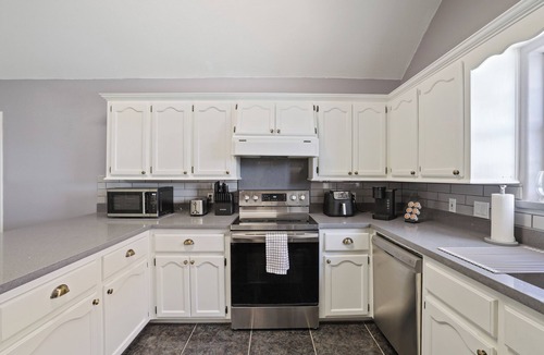 McAllen House | Relaxing Family Retreat with Private Pool, Grill, Game Room