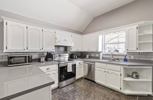 McAllen House | Relaxing Family Retreat with Private Pool, Grill, Game Room