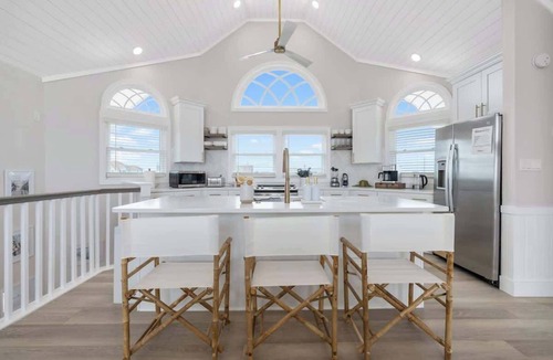 Waves House | Relaxing Oceanfront Retreat | Pool, Hot Tub & Beach - Sleeps up to 14!