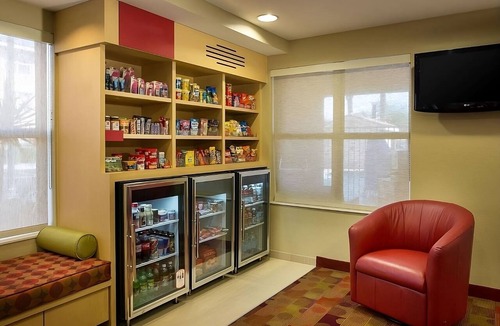 Shea Business Park Apartment | Relaxing Pet-Friendly Property in Scottsdale, With Kitchen and Pool!