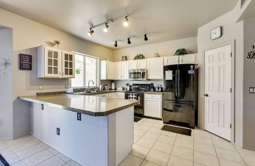 Paradise Valley Village House | Relaxing Phoenix Home - Outdoor Entertainment Area