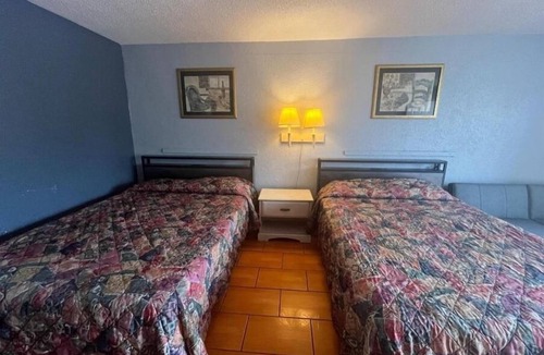 Brownsville Hotel | Relaxing Room w/Pool Near Children’s Museum & Zoo