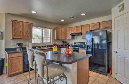 San Tan Valley House | Relaxing San Tan Valley Retreat w/Pool & Hot Tub!