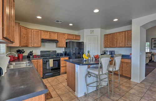 San Tan Valley House | Relaxing San Tan Valley Retreat w/Pool & Hot Tub!