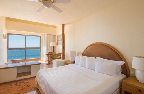 San Jose del Cabo Hotel | Relaxing Studio Stay with a Coastal Vibe